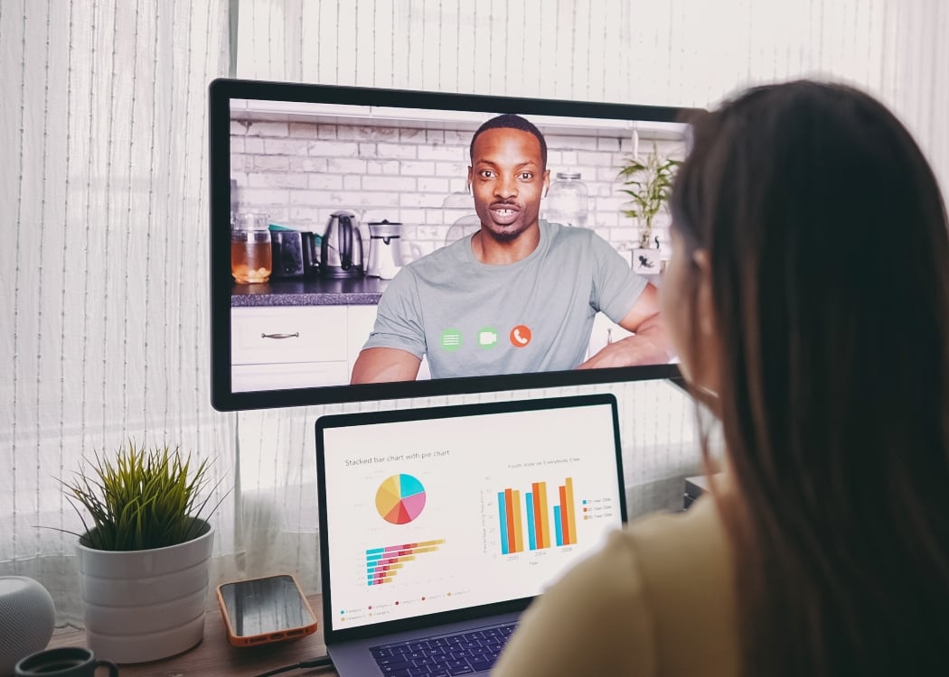 Multiple monitors lessens focus